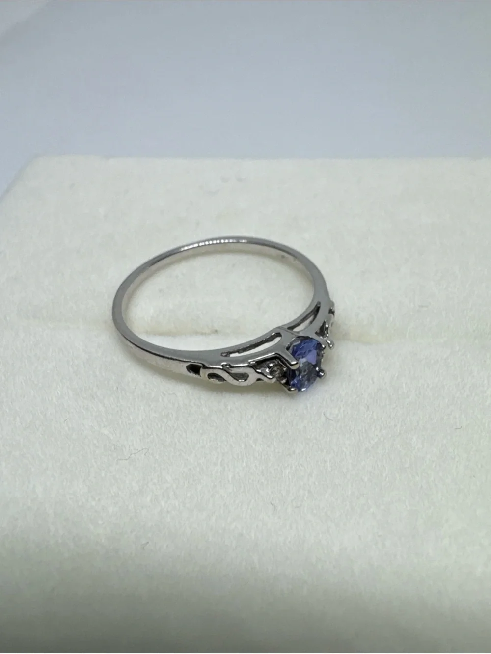 14k White Gold Ring Tanzanite & Diamond Accents Size 6.75 Dainty Elegant 1.35g